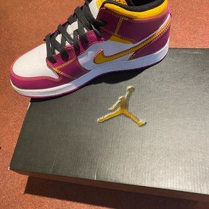 Kids Air Jordan size 6.5